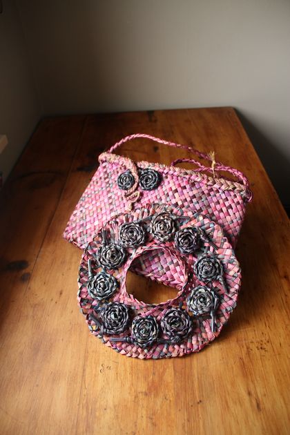 pink kete and fascinator